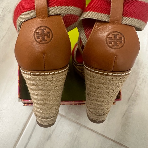 Tory Burch wedge sandals - Picture 3 of 5